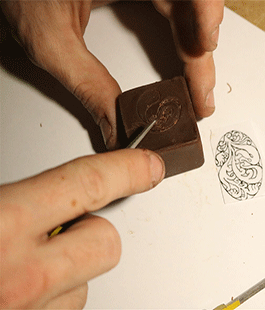 Allievi di LAO Le Arte Orafe realizzano dal vivo gioielli di cioccolato in SS. Annunziata