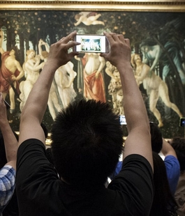 Osservare l'arte da uno schermo: in mostra agli Uffizi il ''Grand Tourismo'' secondo Zaganelli