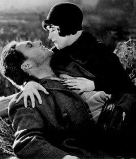 Apriti Cinema: ''Aurora'', il film muto di Murnau con musiche dal vivo al Piazzale degli Uffizi